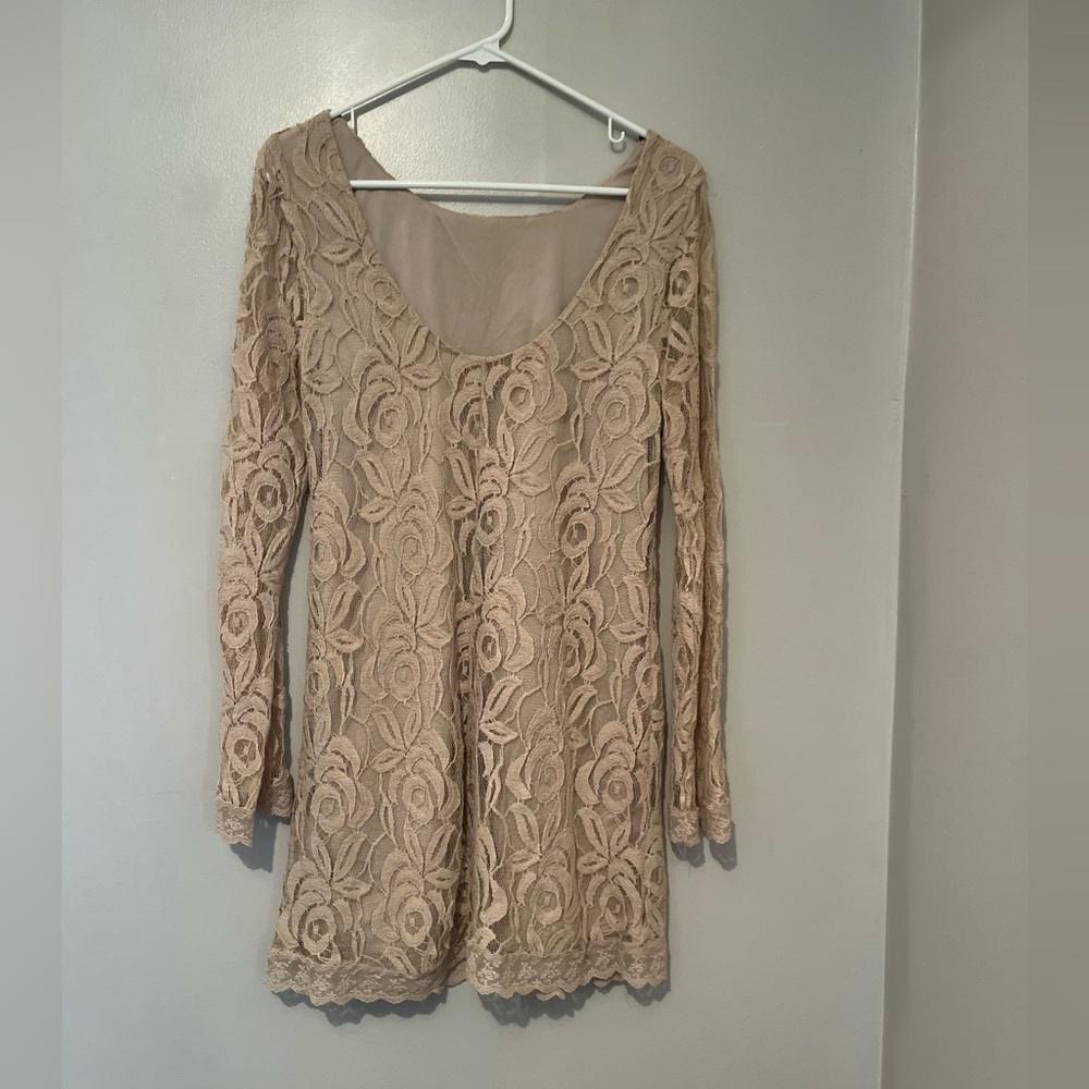 ๐ค Cream Lace Low-Back Bodycon Dress - Size Small/Medium ๐ค - Picture 7 of 7
